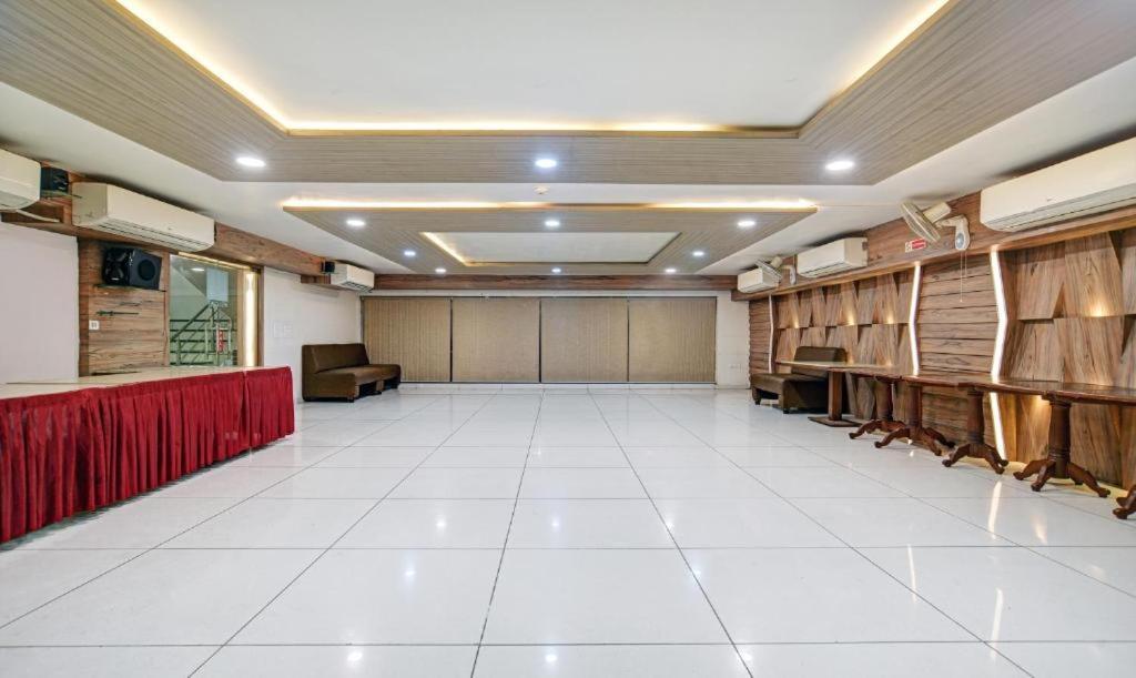 Super Hotel O Taste Of Temple Bhopal Buitenkant foto
