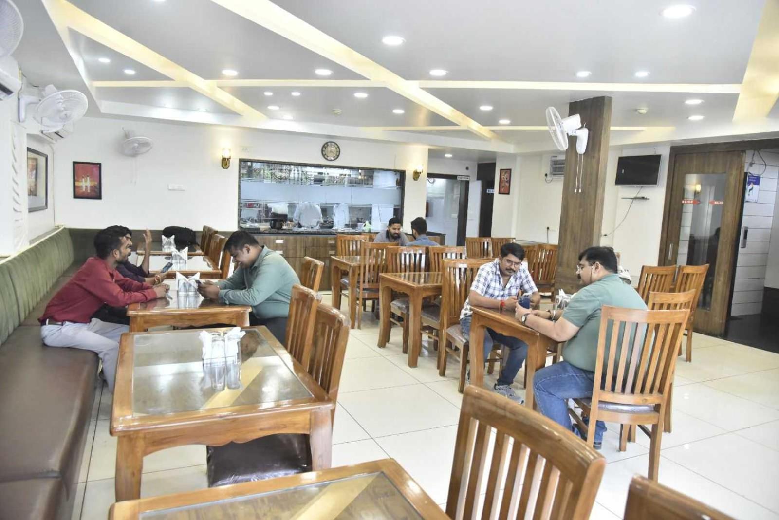 Super Hotel O Taste Of Temple Bhopal Buitenkant foto
