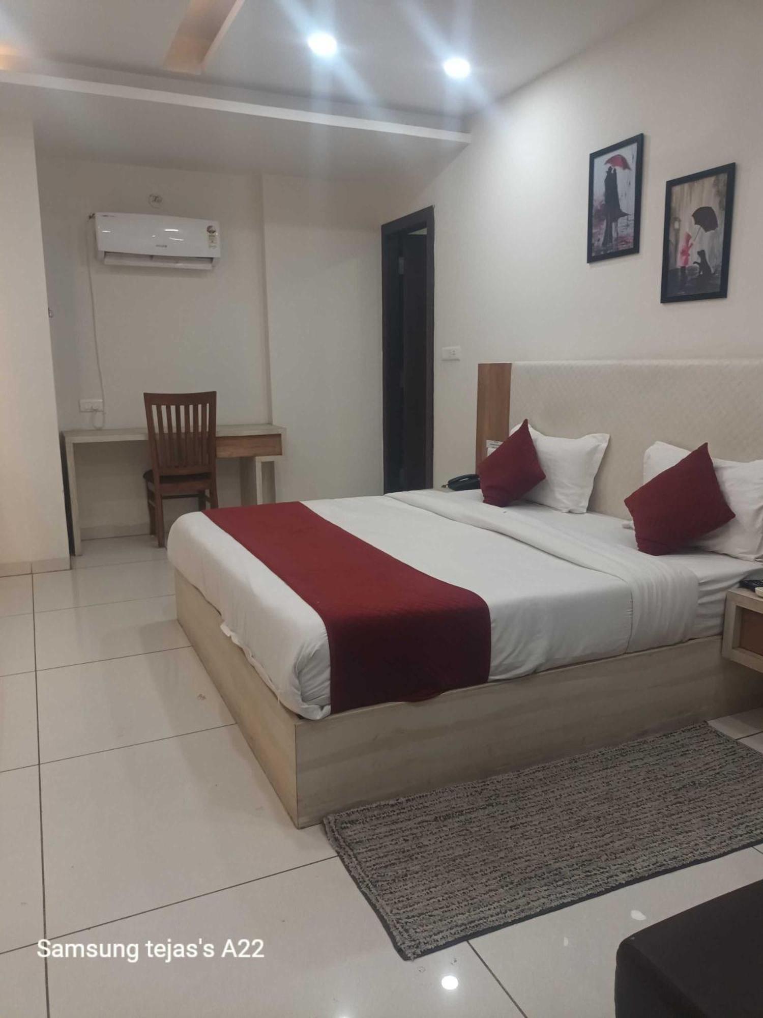 Super Hotel O Taste Of Temple Bhopal Buitenkant foto